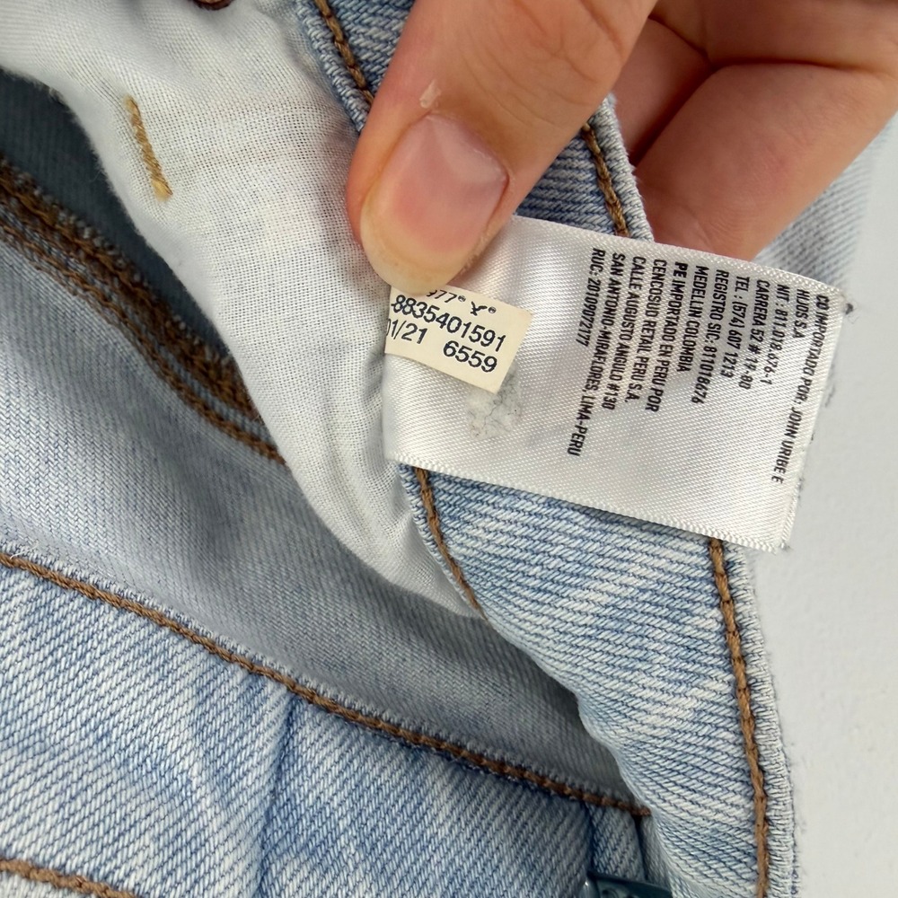 American Eagle Stretch Mom Short Light Wash Cuffed Distressed Festival Size 6 - Picture 11 of 11